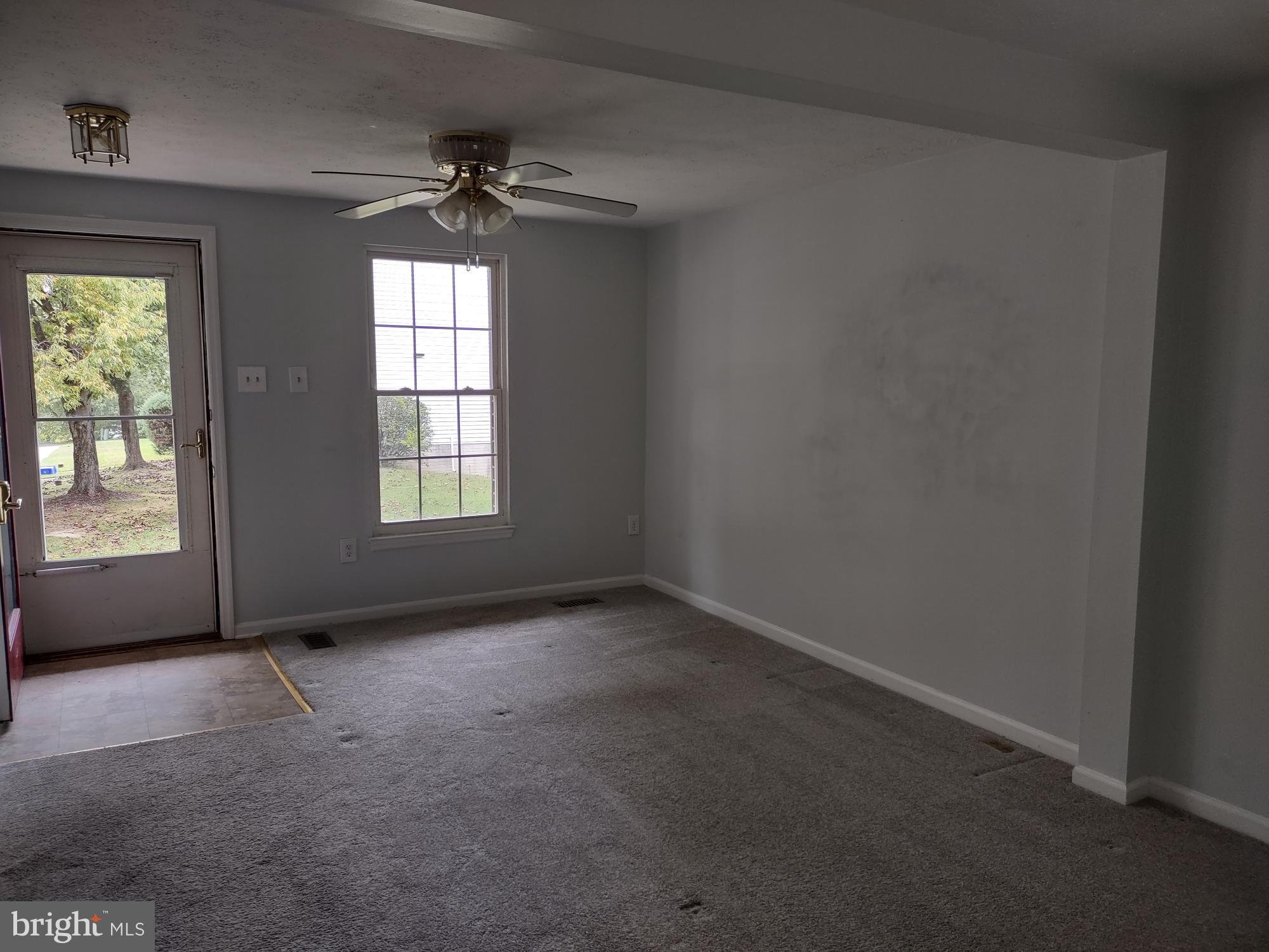 RIVERSIDE - Residential Lease