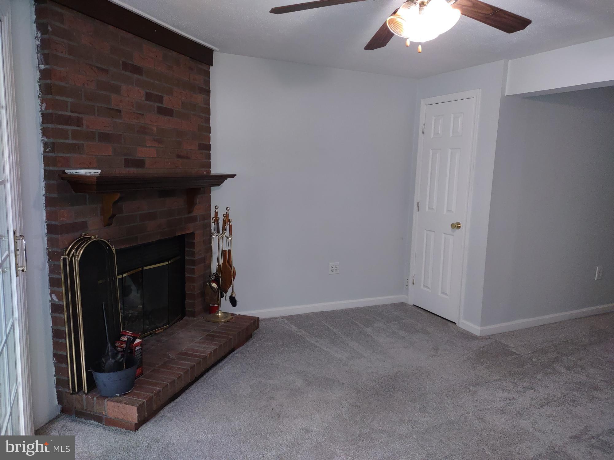 RIVERSIDE - Residential Lease