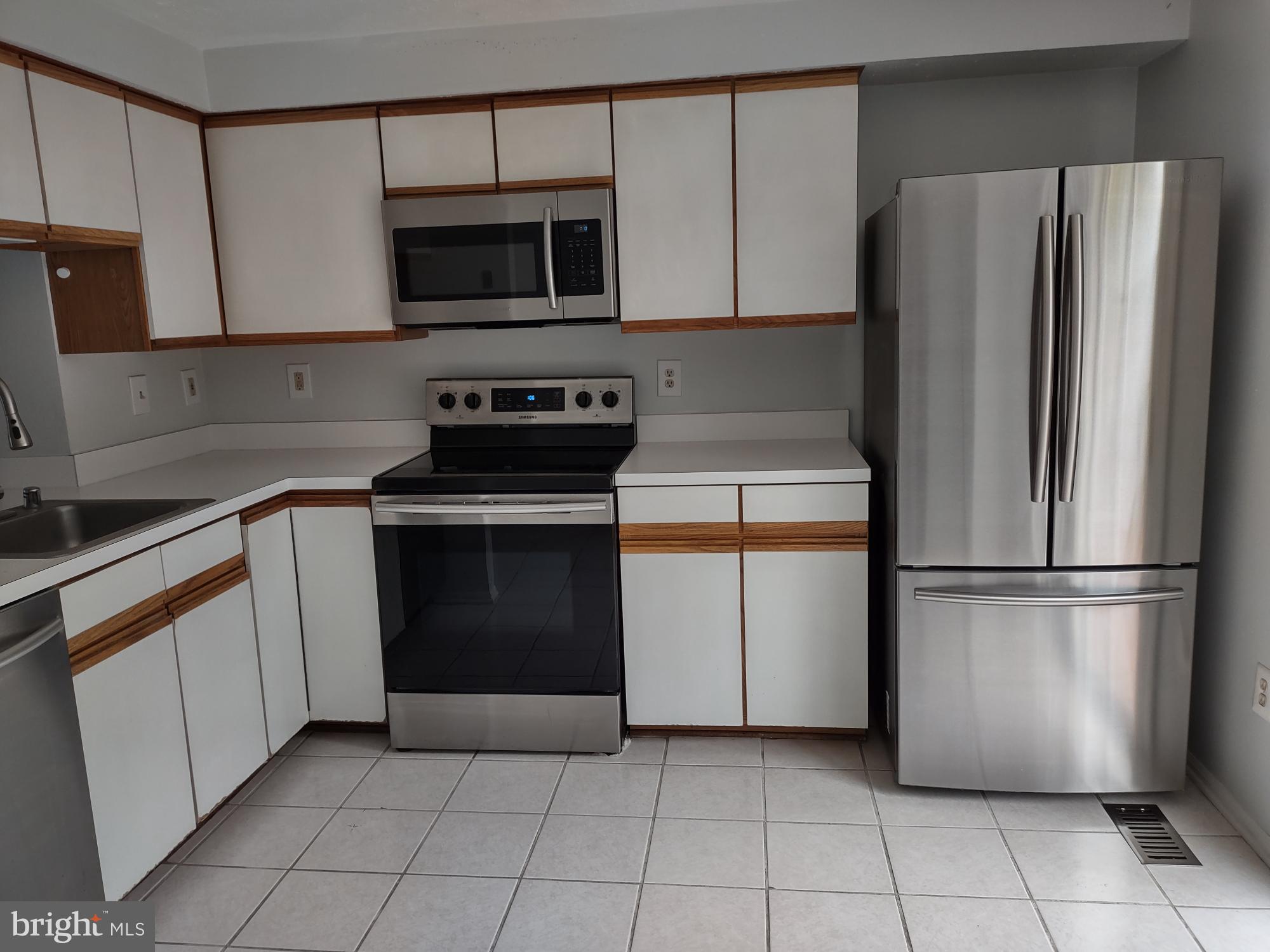 RIVERSIDE - Residential Lease