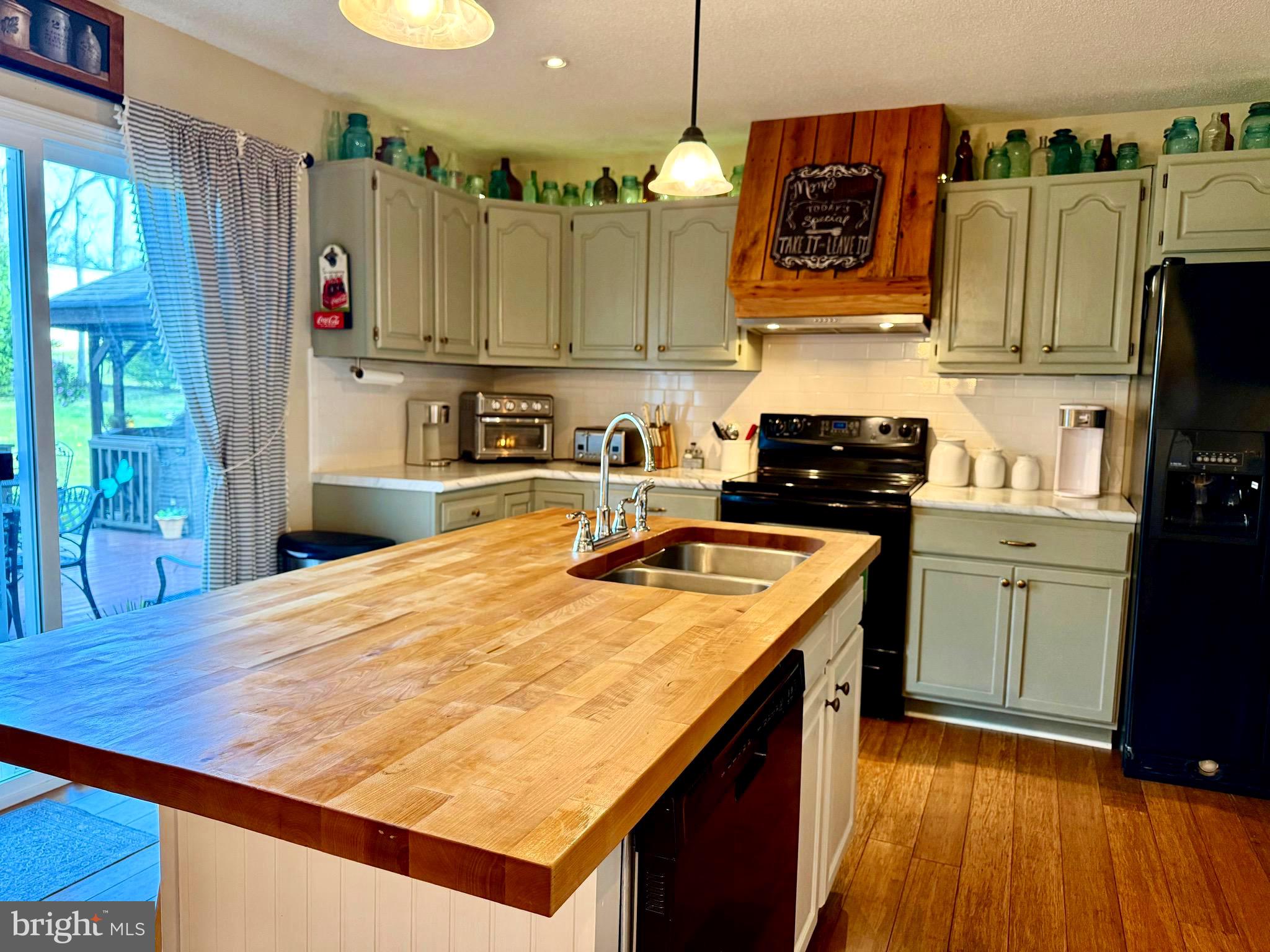 WOODBRIER MANOR - Residential