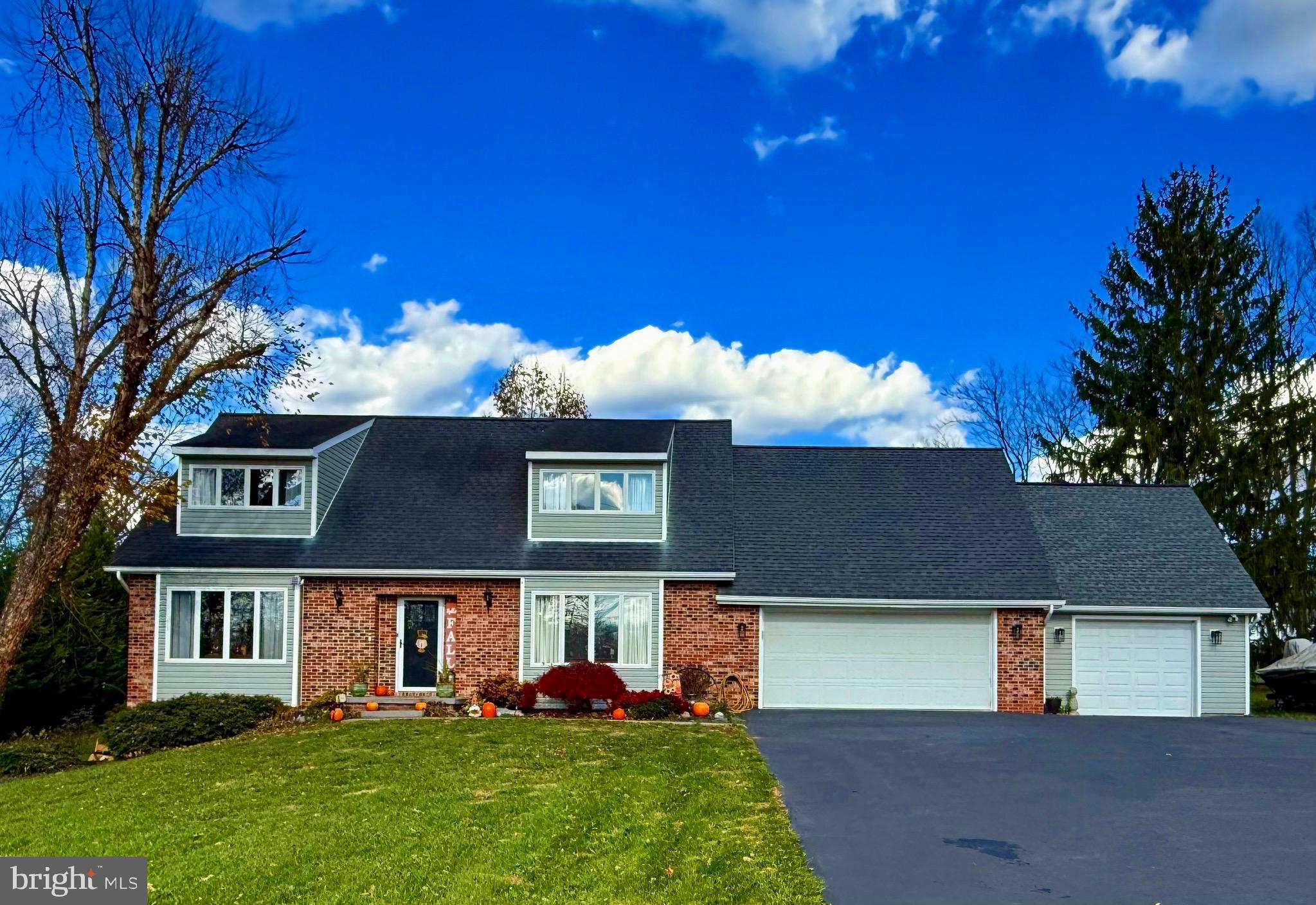 WOODBRIER MANOR - Residential