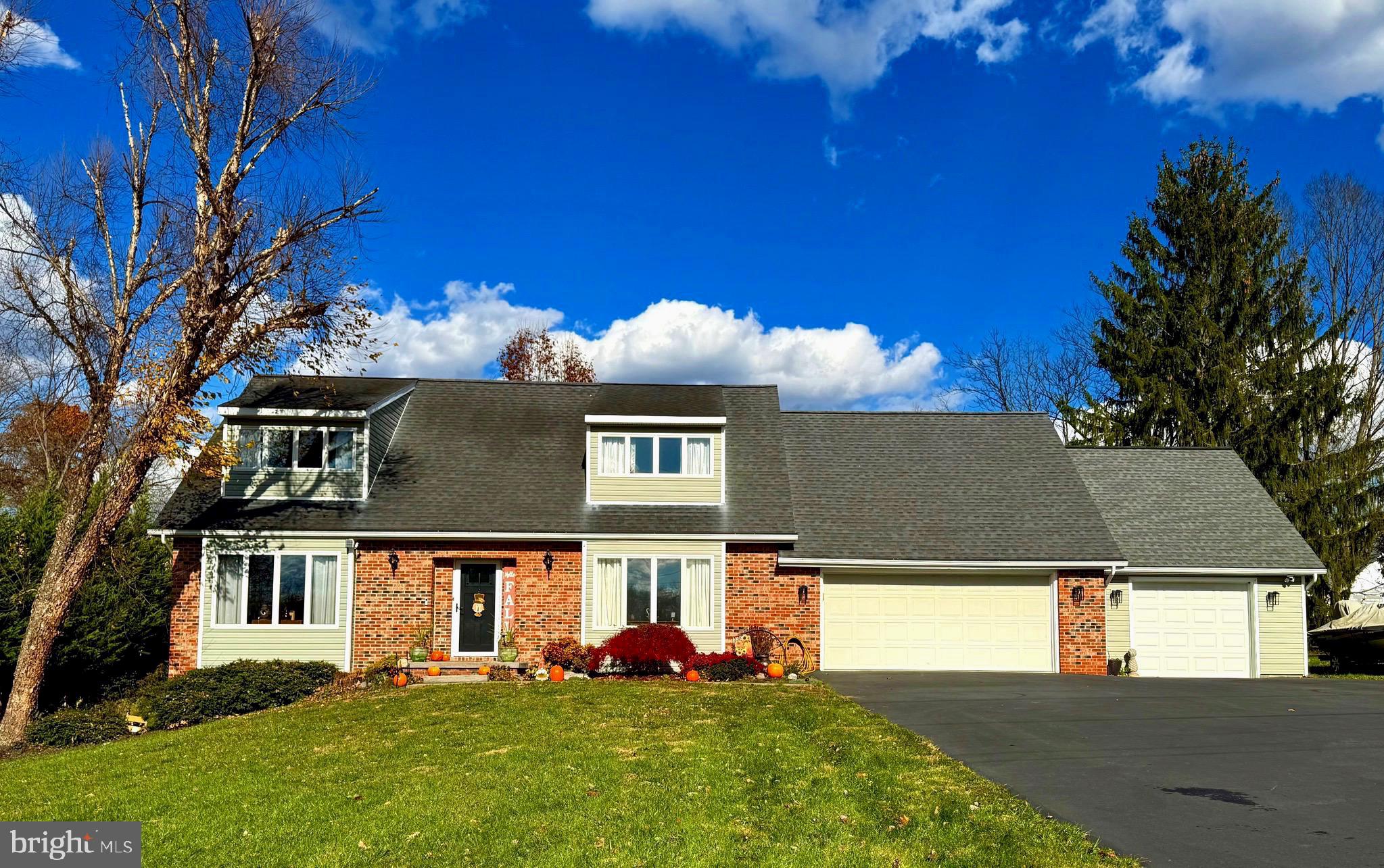 WOODBRIER MANOR - Residential