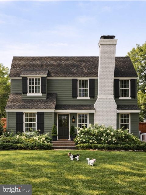 Photo of 6000 35th Street N, ARLINGTON, VA 22207 (MLS # VAAR2073218)