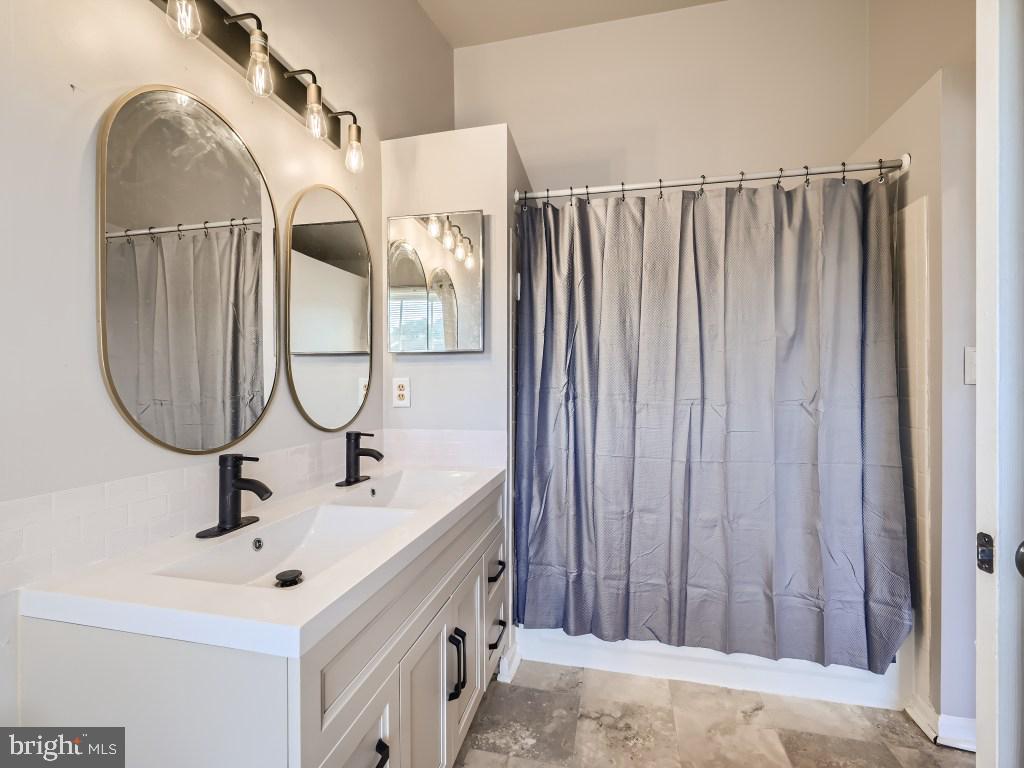 SEVEN OAKS - Residential