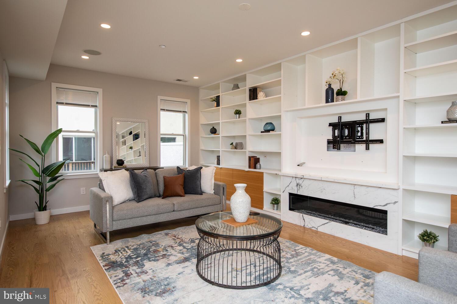 BELLA VISTA - Residential