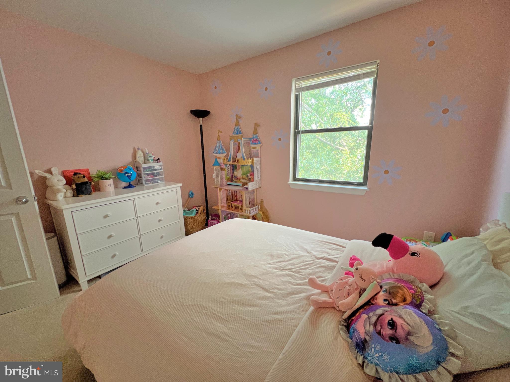 DUMBARTON SQUARE - Residential Lease