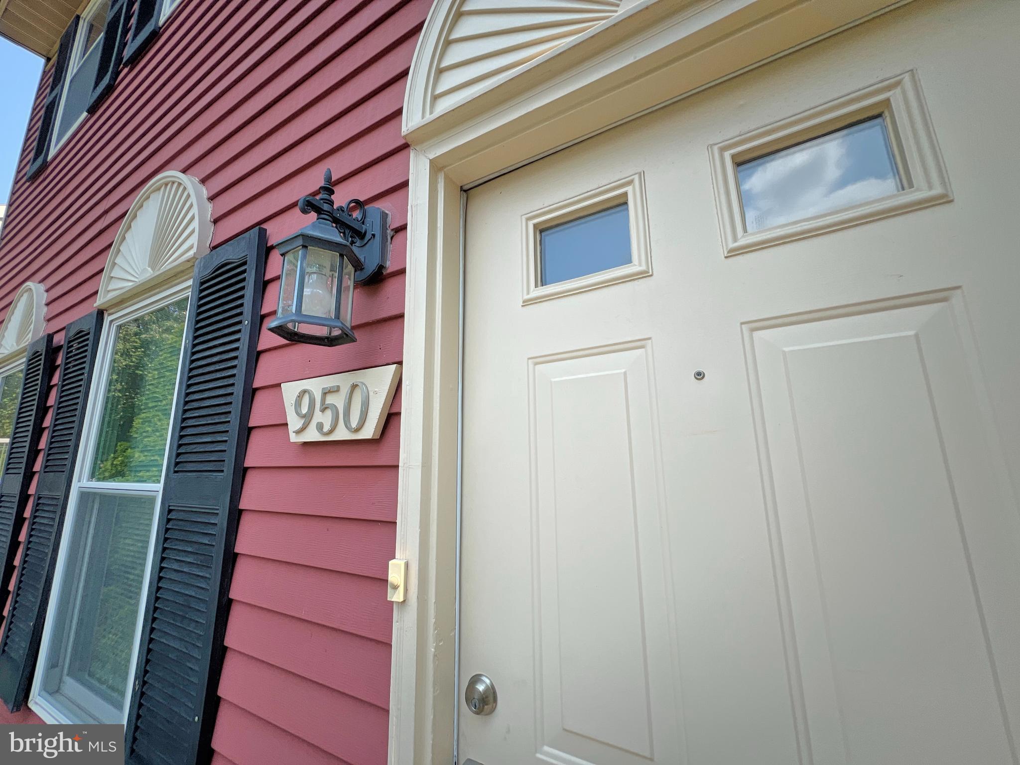 DUMBARTON SQUARE - Residential Lease