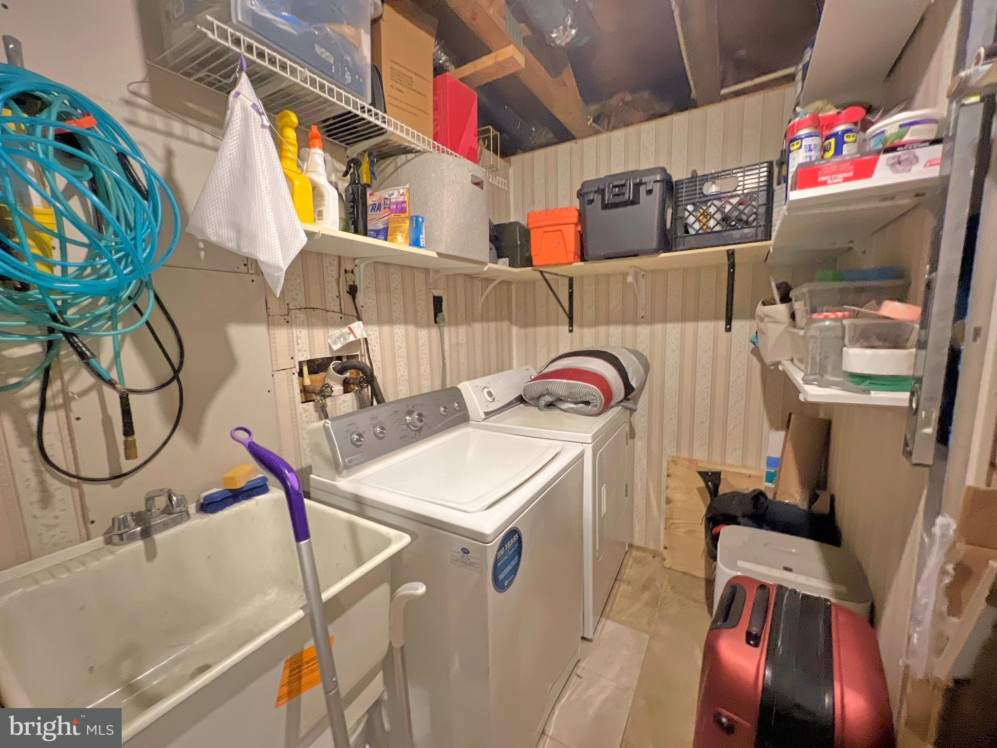 DUMBARTON SQUARE - Residential Lease