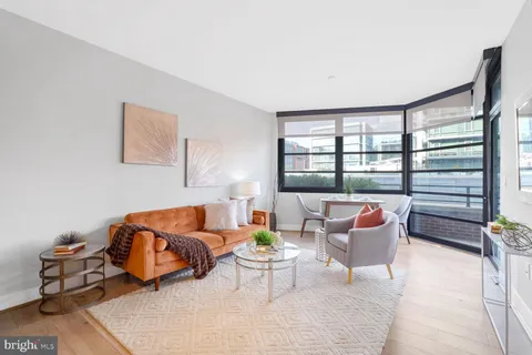 MLS: DCDC2195544