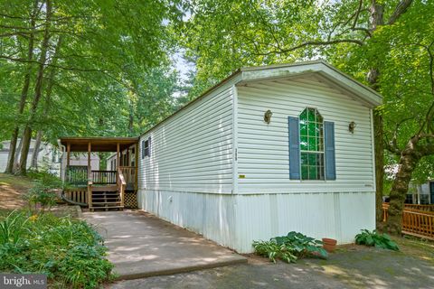 Photo of 309 POPLAR LN, NEW PROVIDENCE, PA 17560 (MLS # PALA2036640)