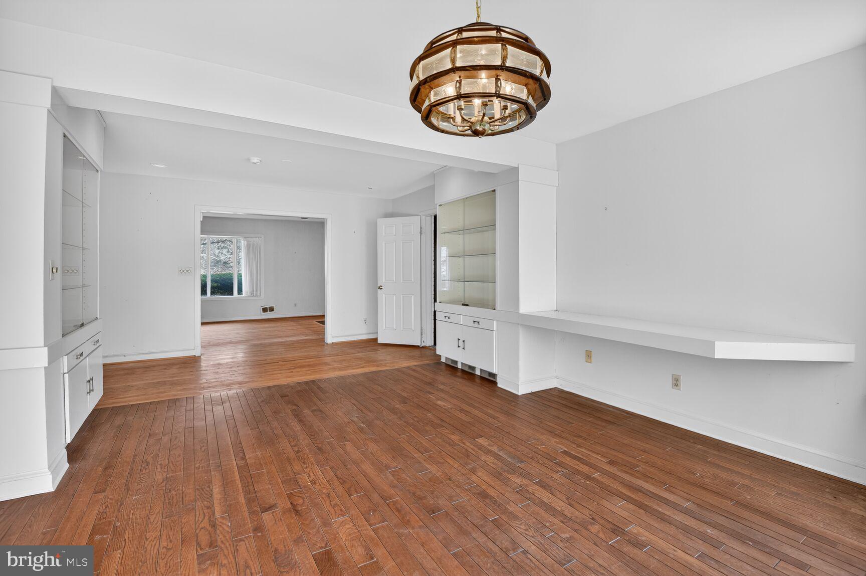 POTOMAC OUTSIDE - Residential