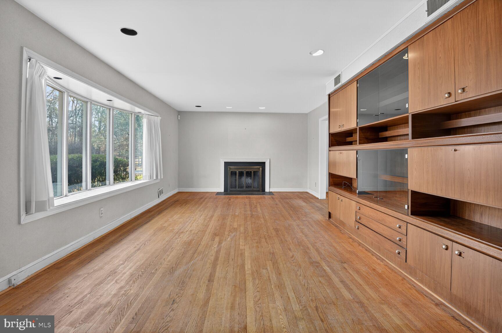 POTOMAC OUTSIDE - Residential