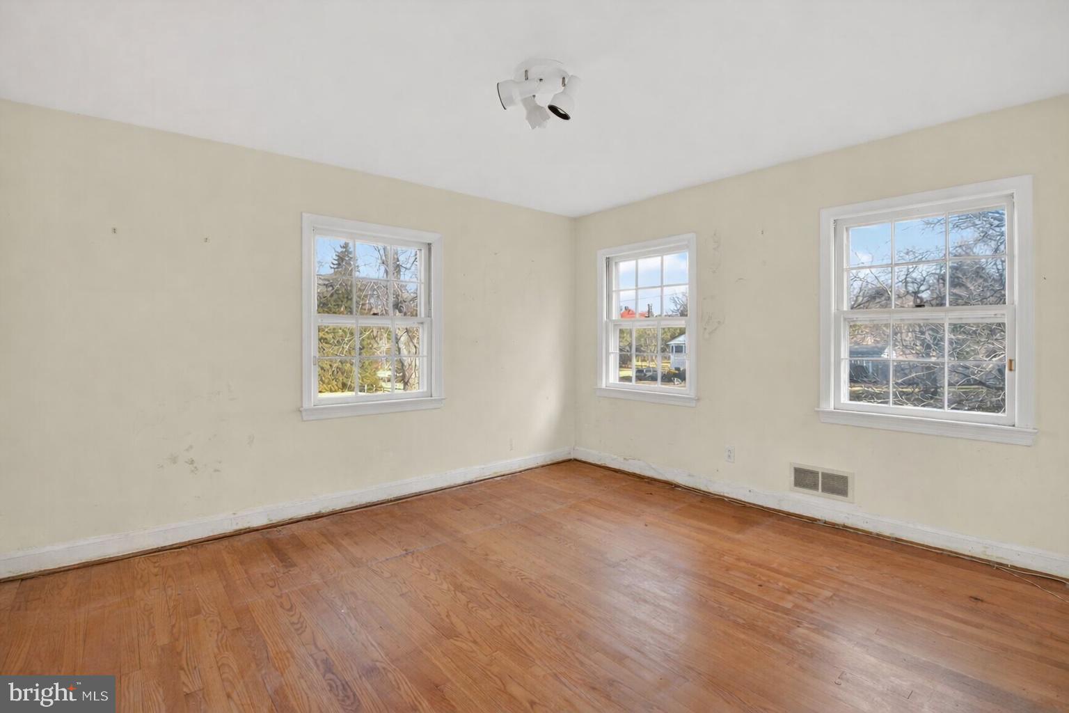 POTOMAC OUTSIDE - Residential