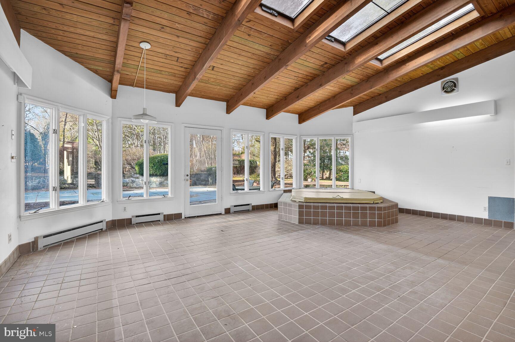 POTOMAC OUTSIDE - Residential