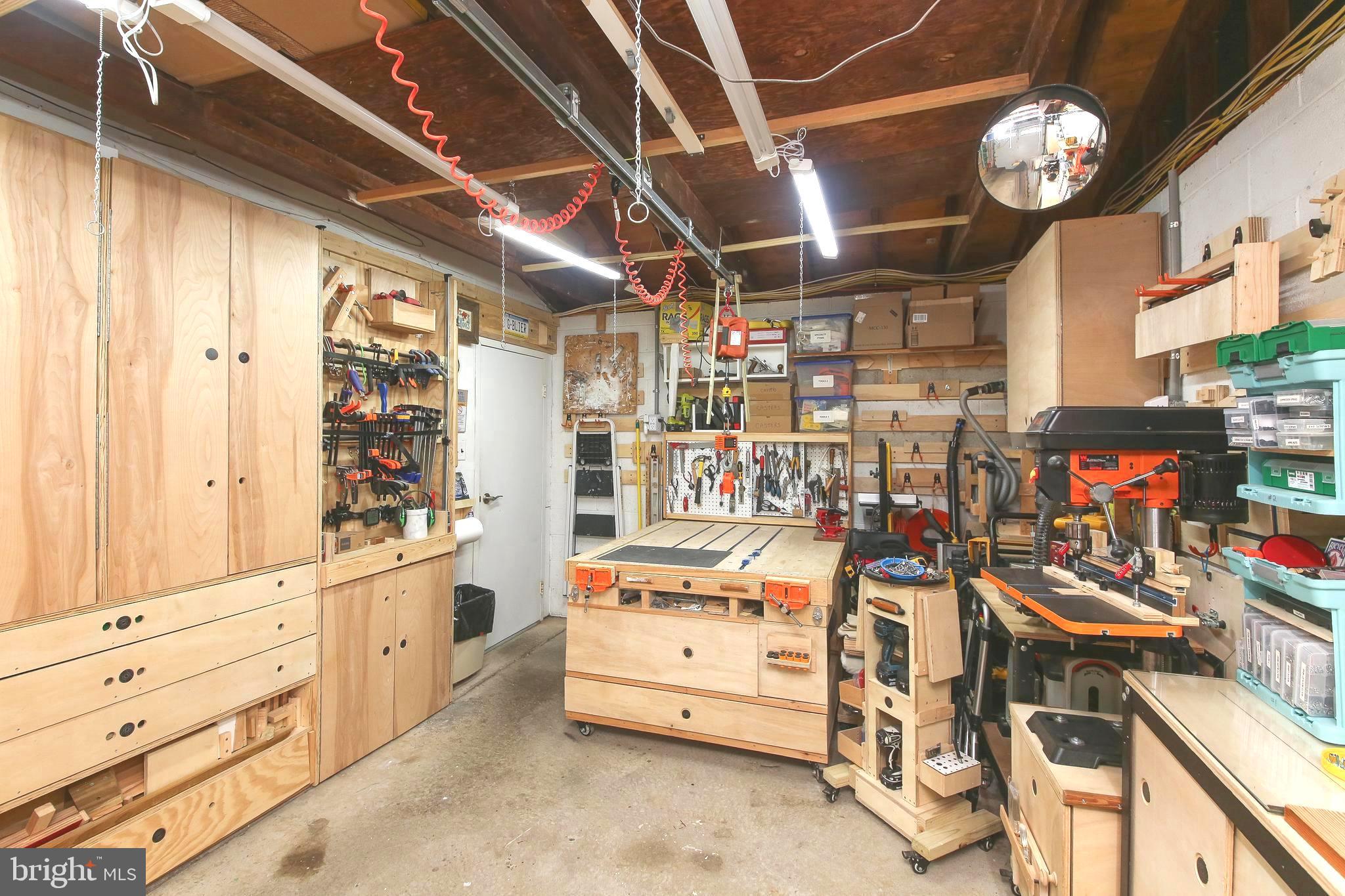 WOODS EDGE - Residential