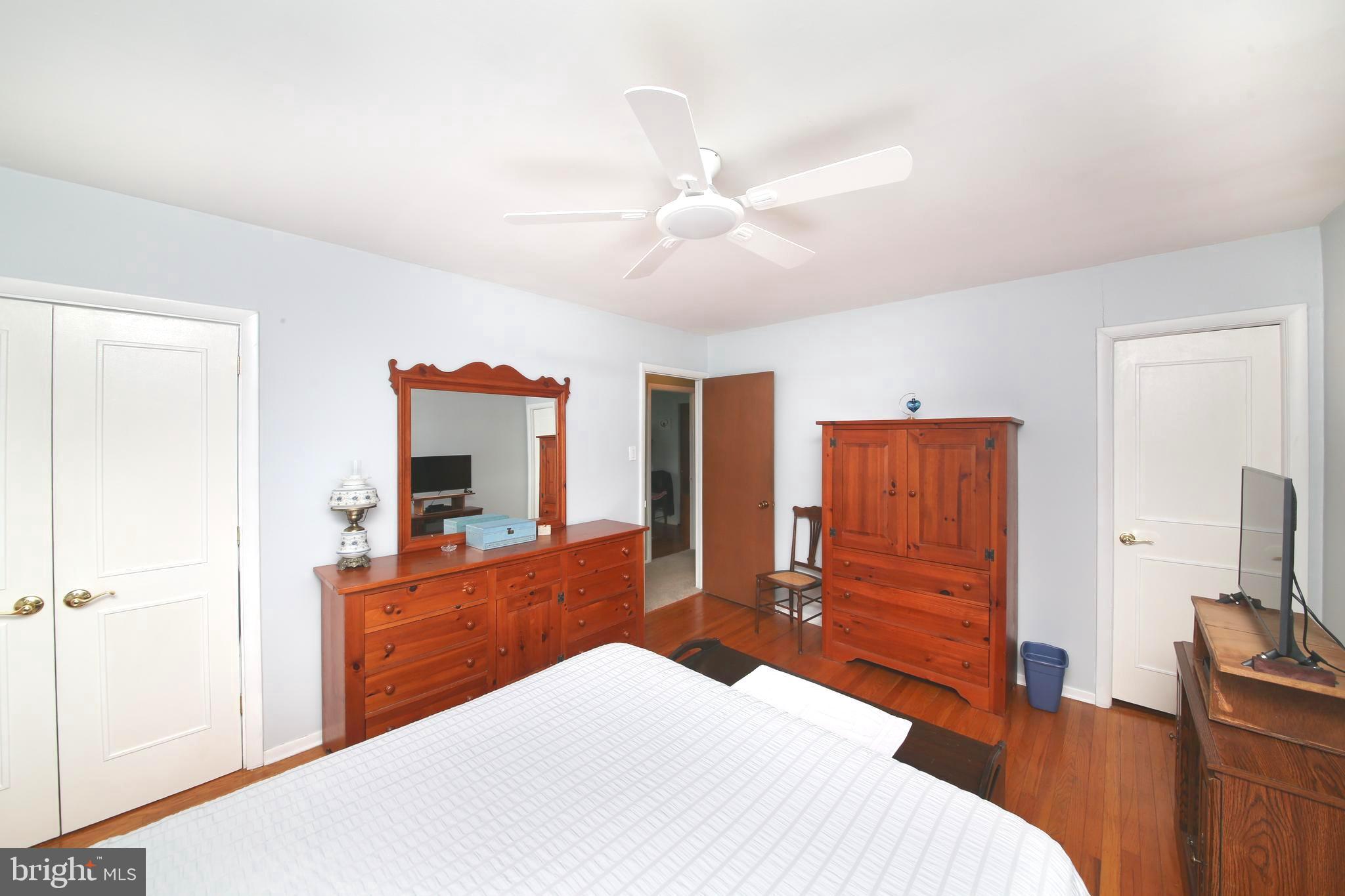 WOODS EDGE - Residential