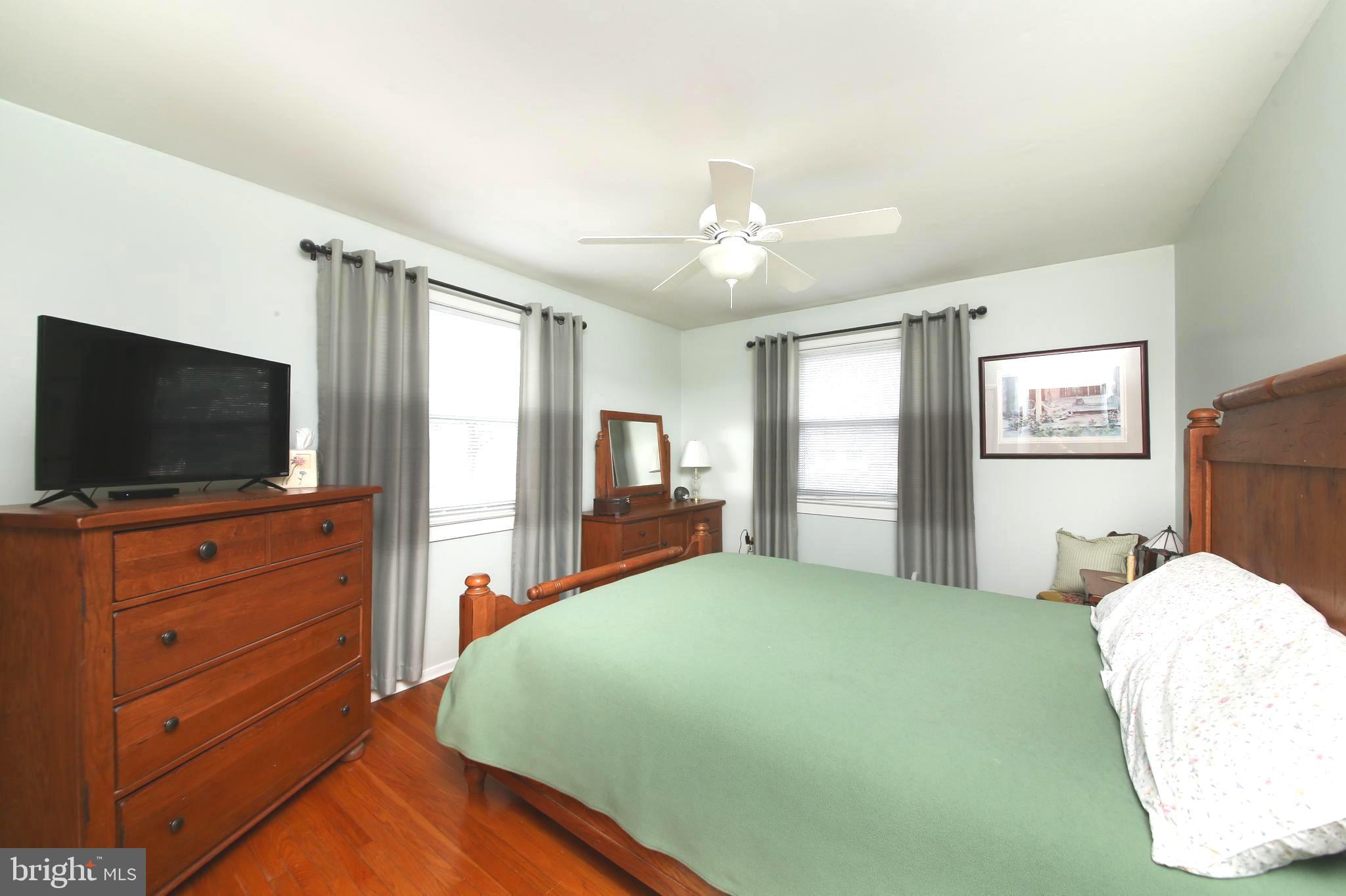 WOODS EDGE - Residential