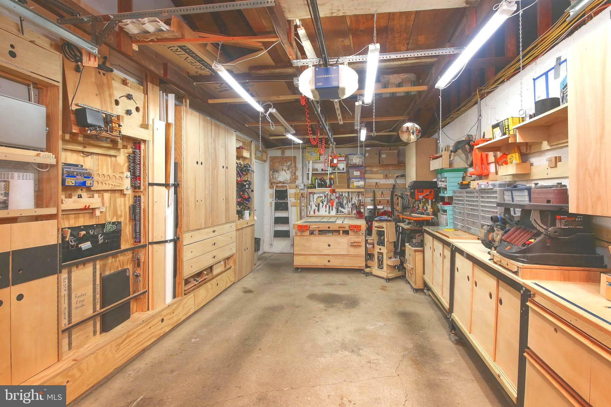 WOODS EDGE - Residential