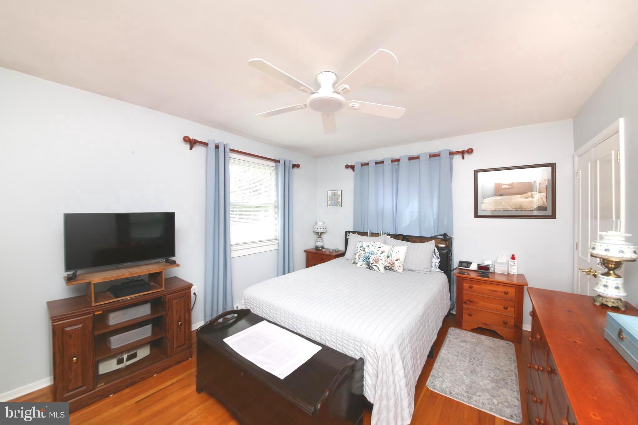 WOODS EDGE - Residential