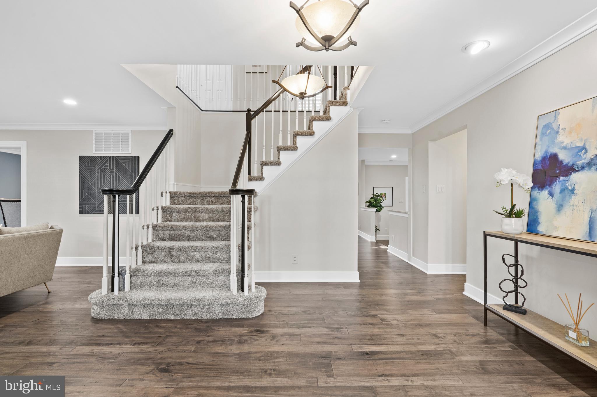 915 GRAY FOX CIRCLE
