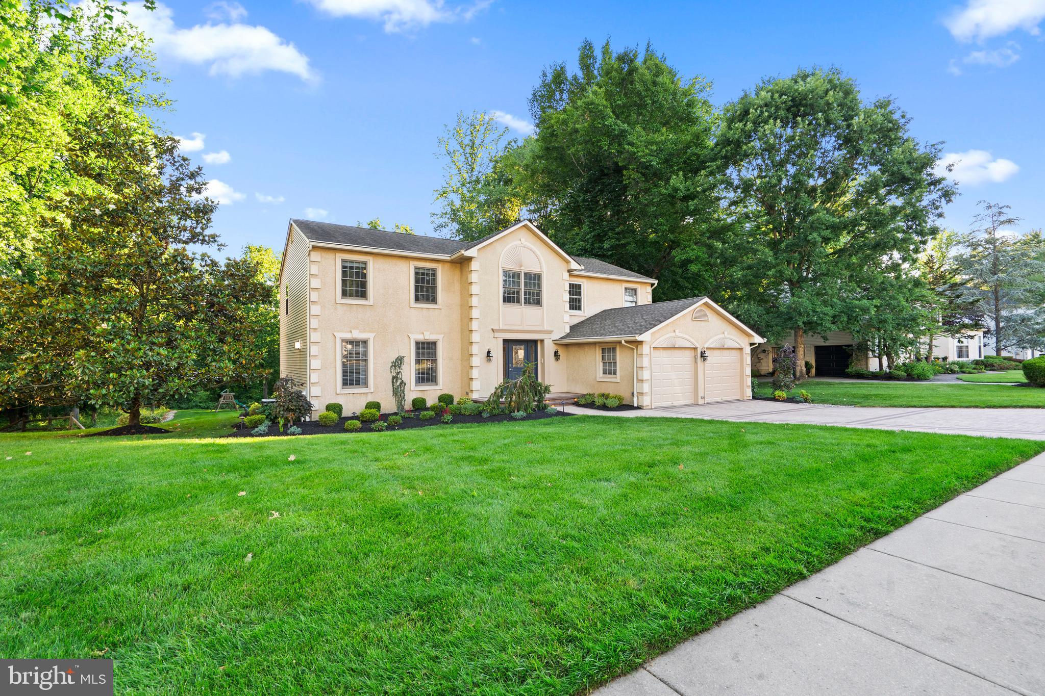 915 GRAY FOX CIRCLE