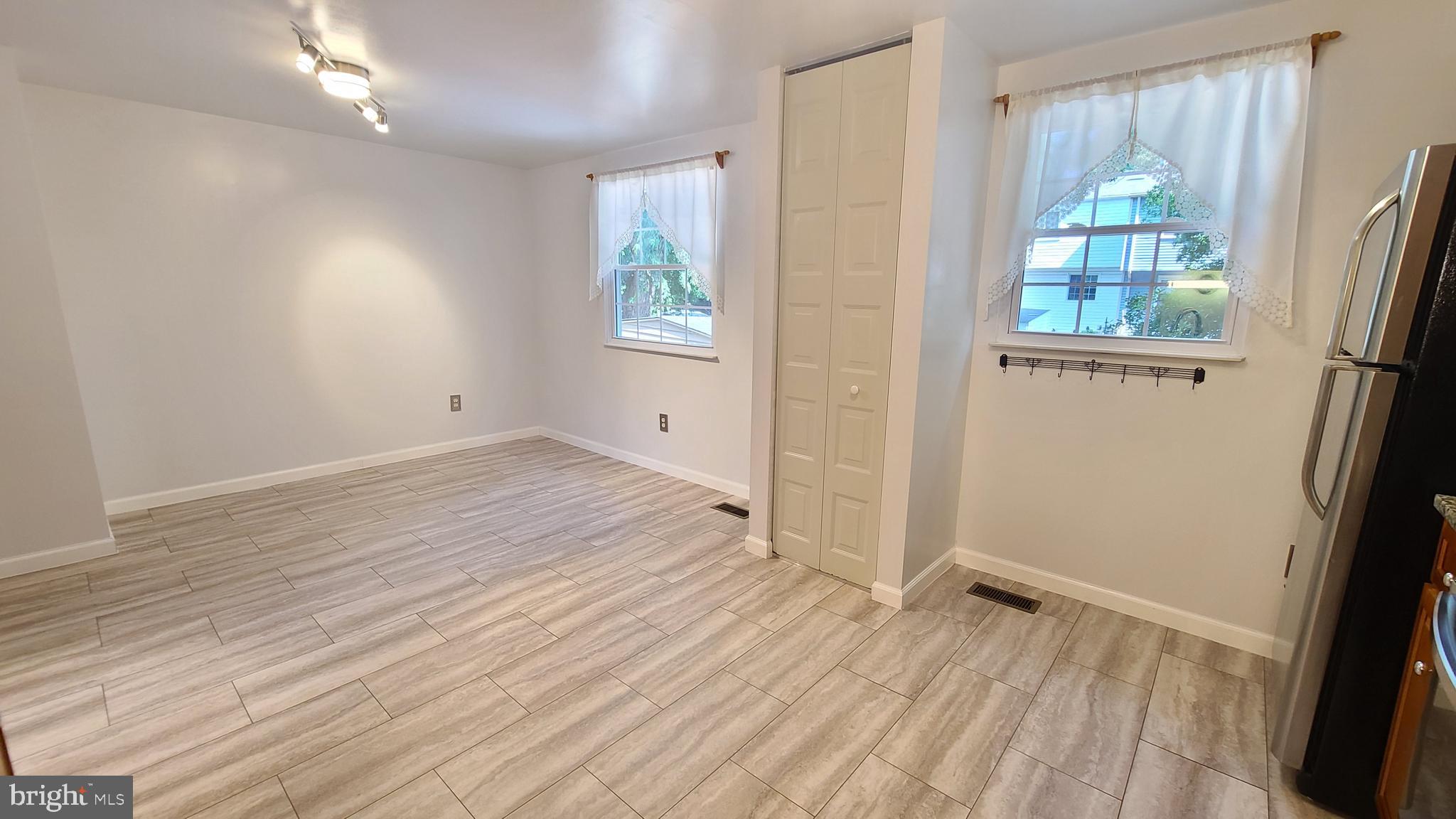 D EVEREUX WEST - Residential Lease