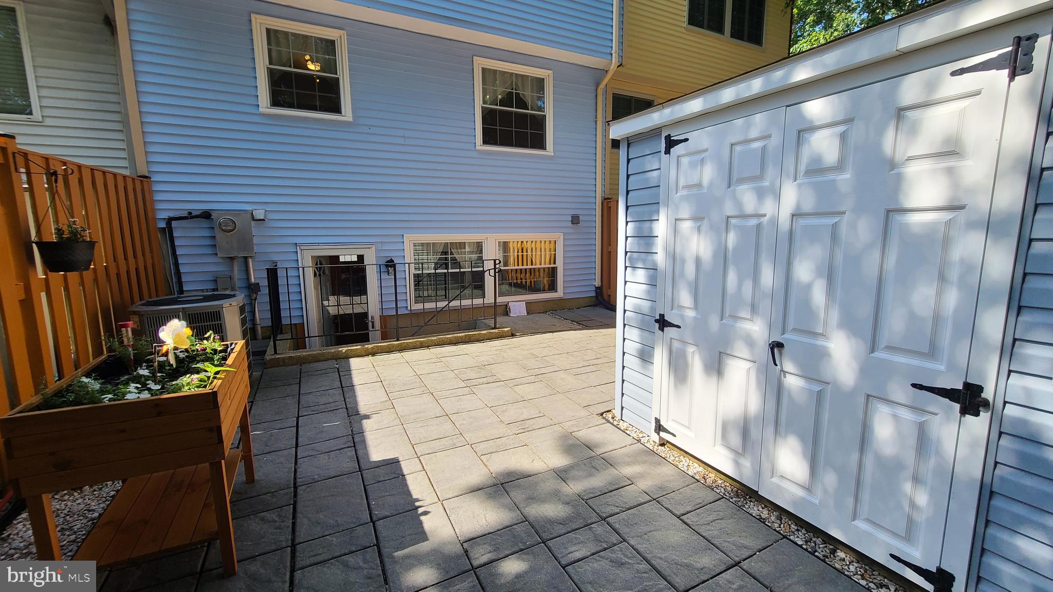 D EVEREUX WEST - Residential Lease