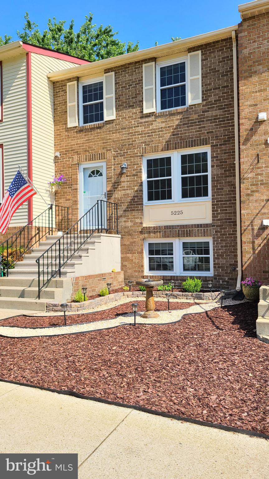 D EVEREUX WEST - Residential Lease