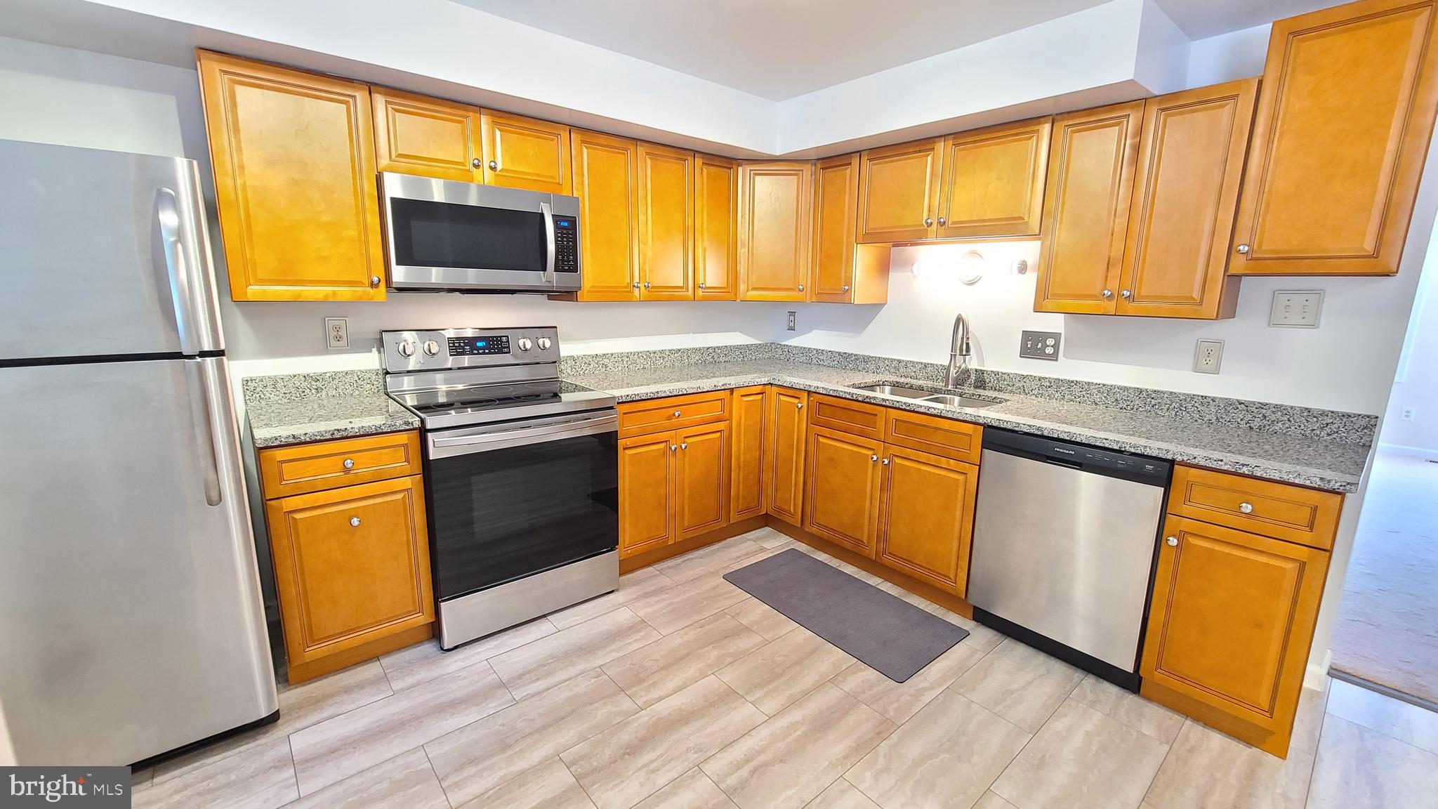 D EVEREUX WEST - Residential Lease