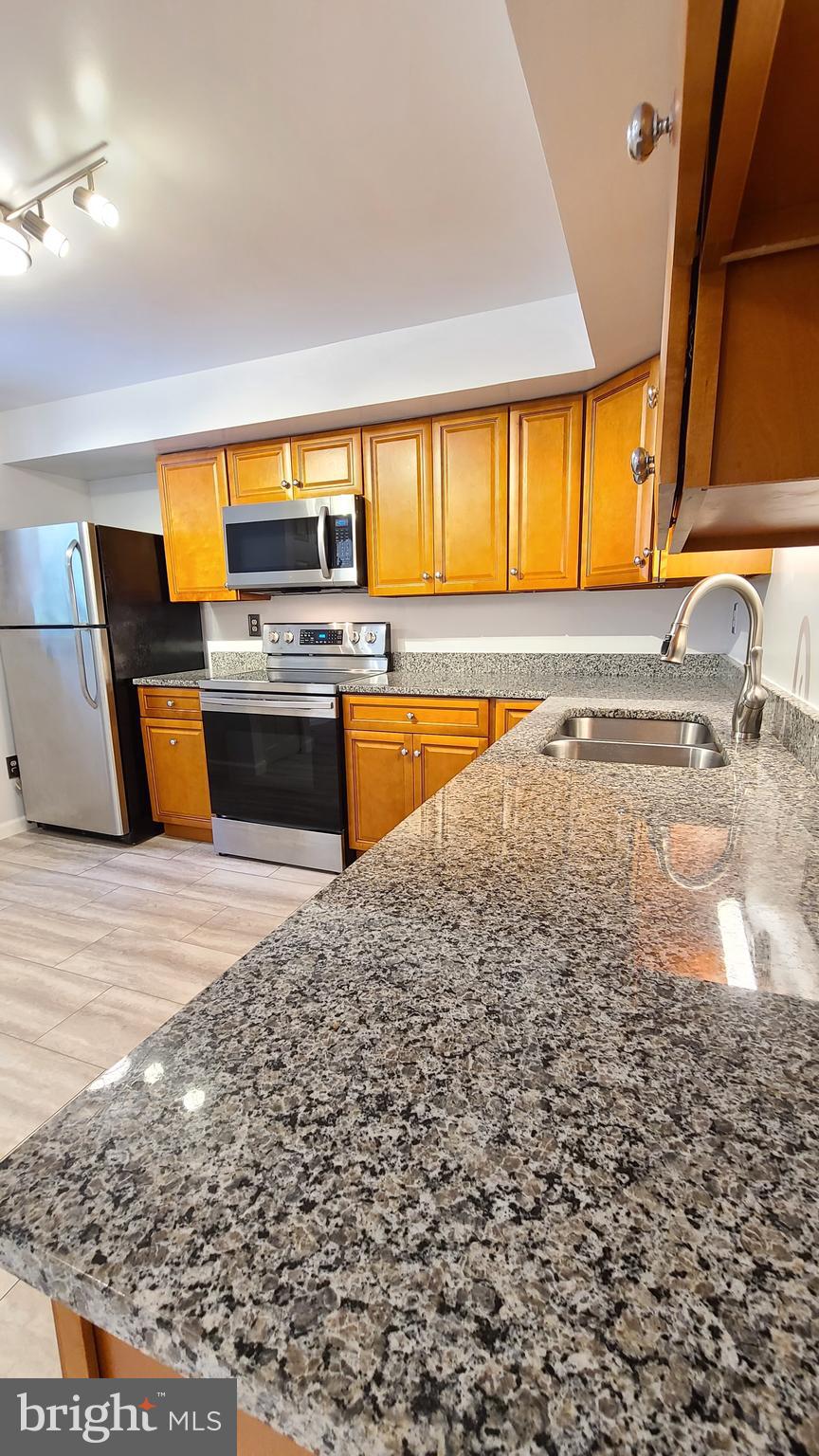 D EVEREUX WEST - Residential Lease