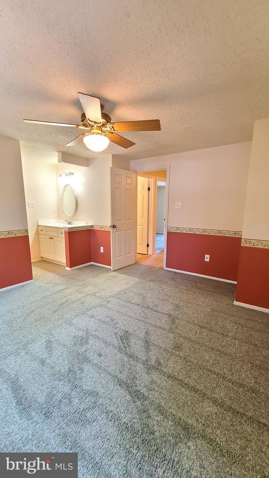 D EVEREUX WEST - Residential Lease