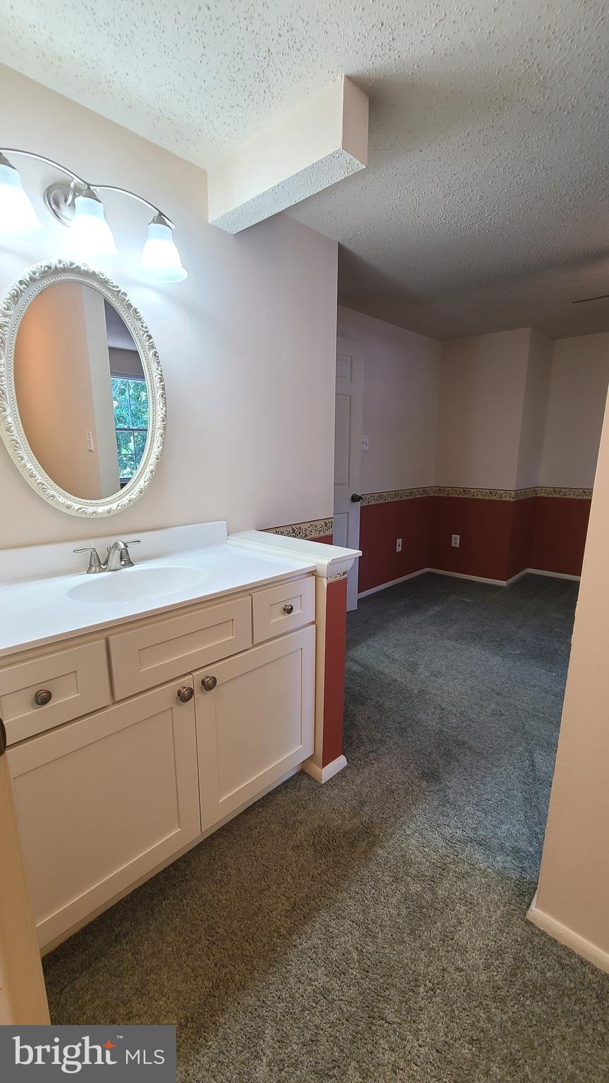 D EVEREUX WEST - Residential Lease