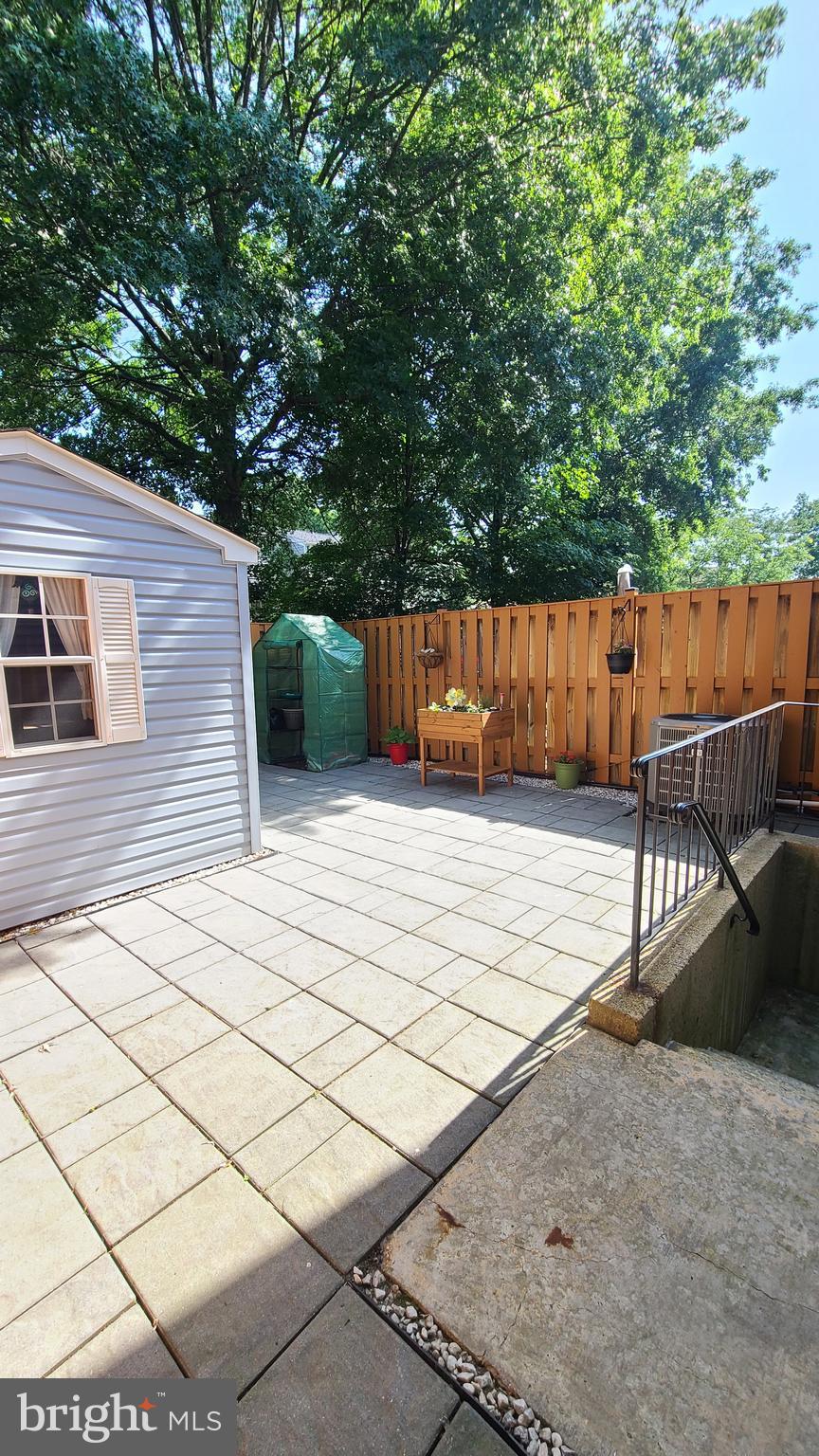 D EVEREUX WEST - Residential Lease