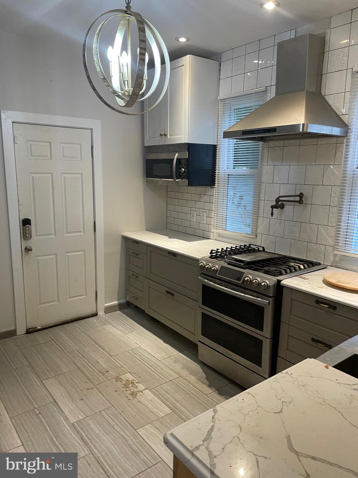 1320 VALLEY PLACE SE