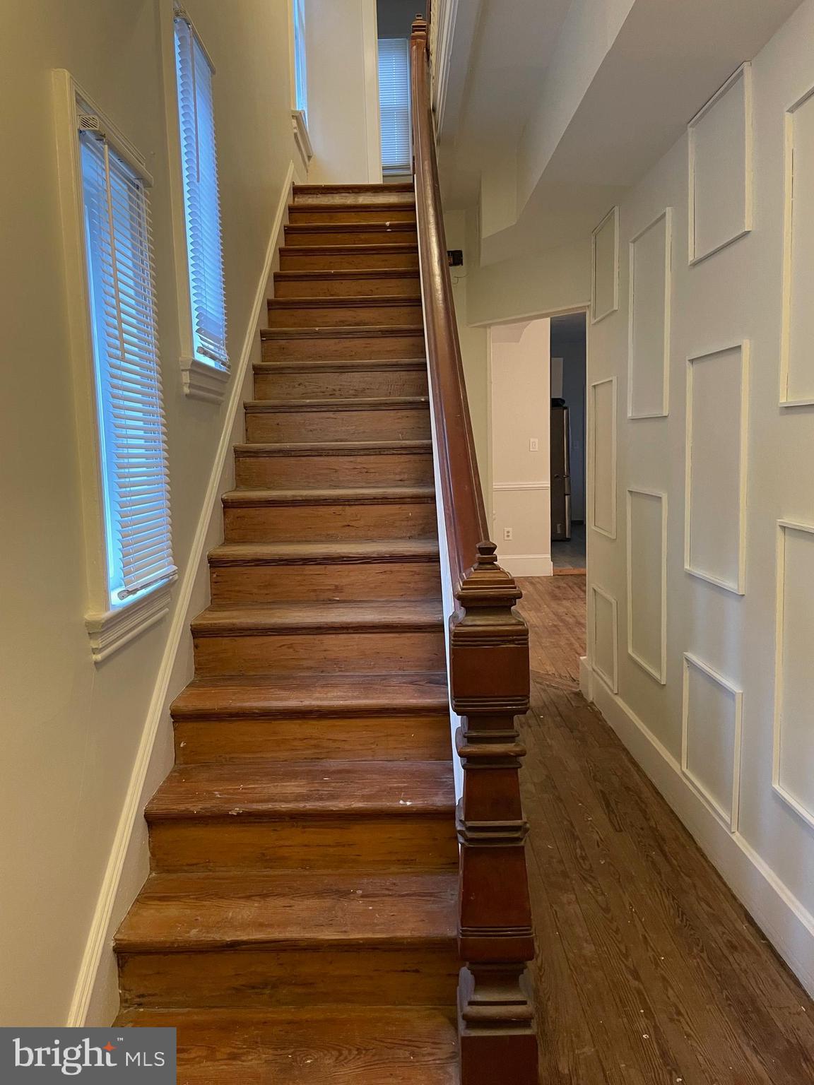 1320 VALLEY PLACE SE