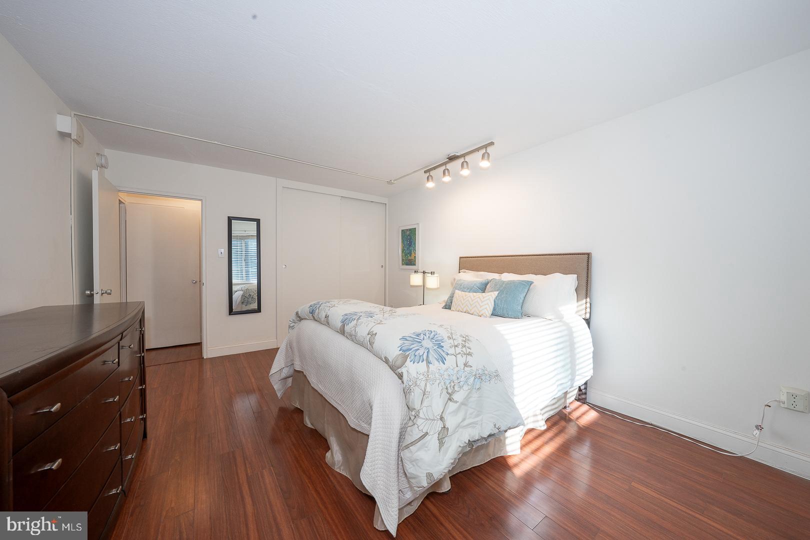 LOGAN CIRCLE - Residential