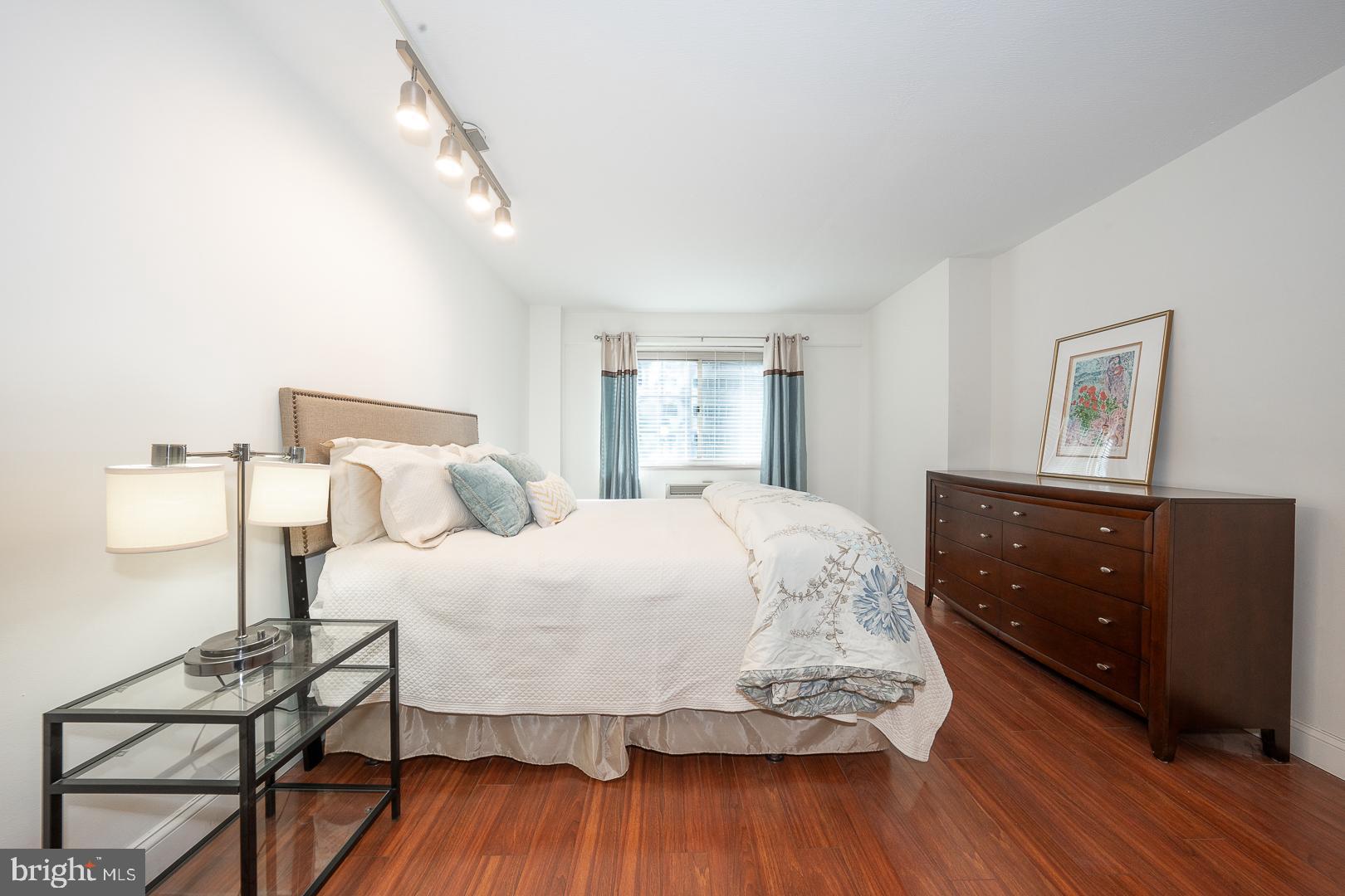 LOGAN CIRCLE - Residential