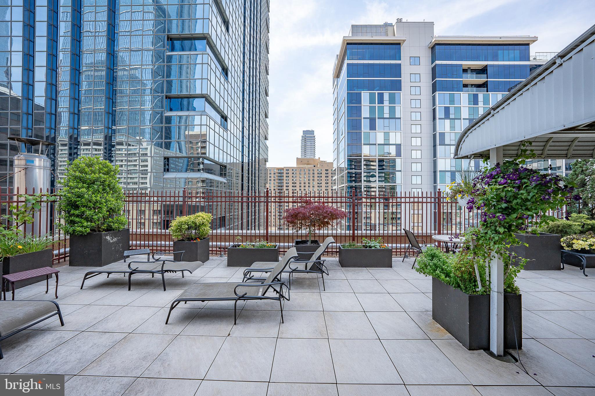 LOGAN CIRCLE - Residential