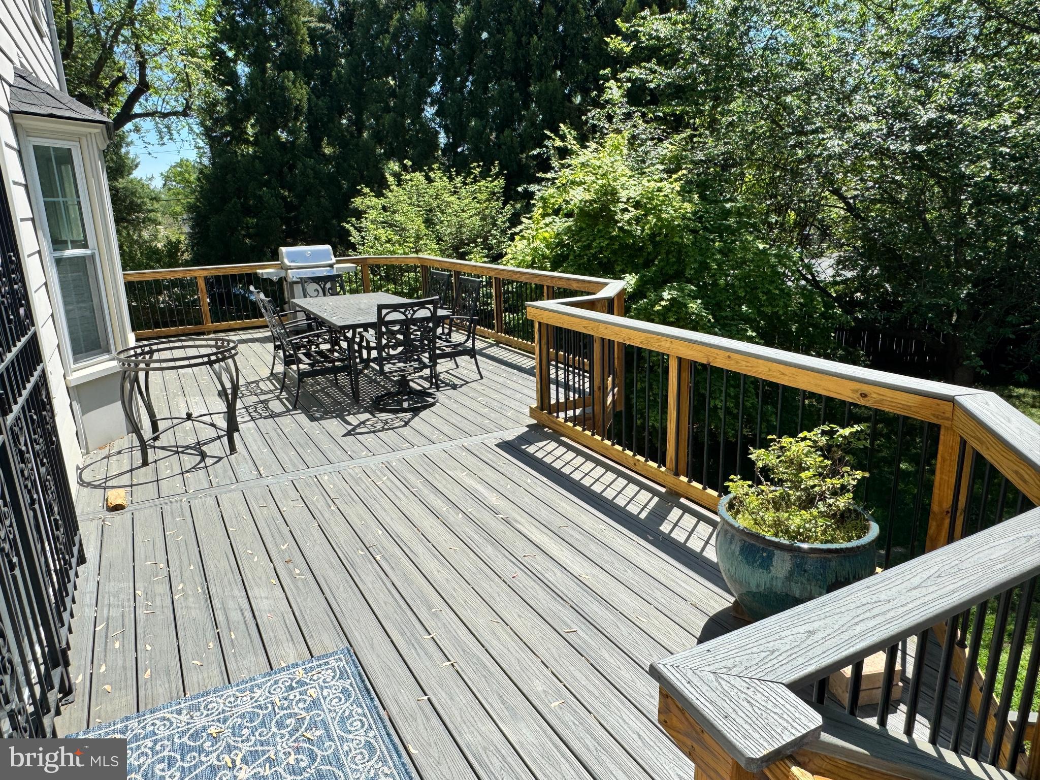 502 WOODLAND COURT NW