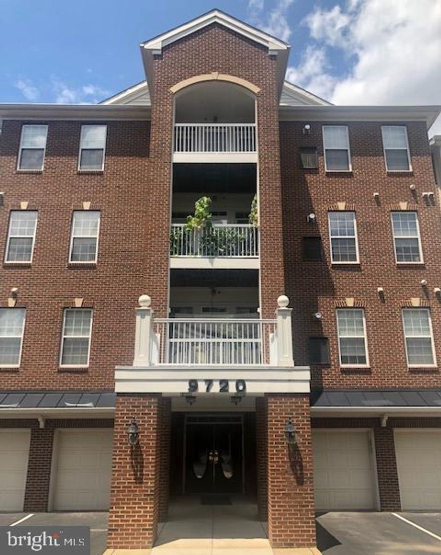 $250 elevator deposit required at move -in - fully refundable subject to Condo Mgt inspection. 
Bright and spacious luxury 2 bdrm w/ 2 bath. 1 car garage (# "P") Featuring an open floor plan, modern kitchen with stainless steel appliances, and black granite countertops. Freshly painted and Brand new LVP Flooring throughout. Generously sized bedrooms, including a primary suite with an ensuite bath and walk-in closet. In-unit laundry, secure parking, and access to amenities such as basketball courts, tennis courts, and a pool.