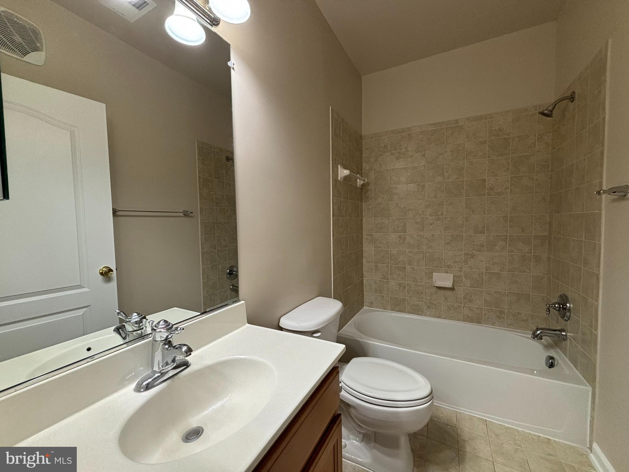 THE RESERVE CONDOMINIUMS - Residential Lease