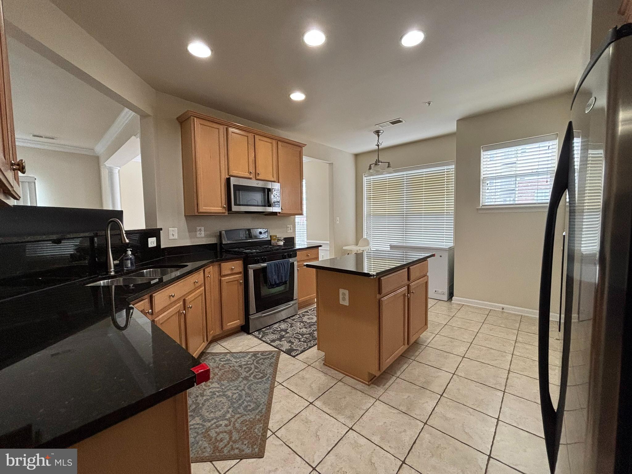 THE RESERVE CONDOMINIUMS - Residential Lease