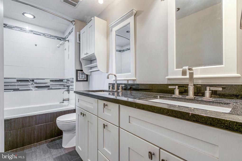 FITLER SQUARE - Residential Lease