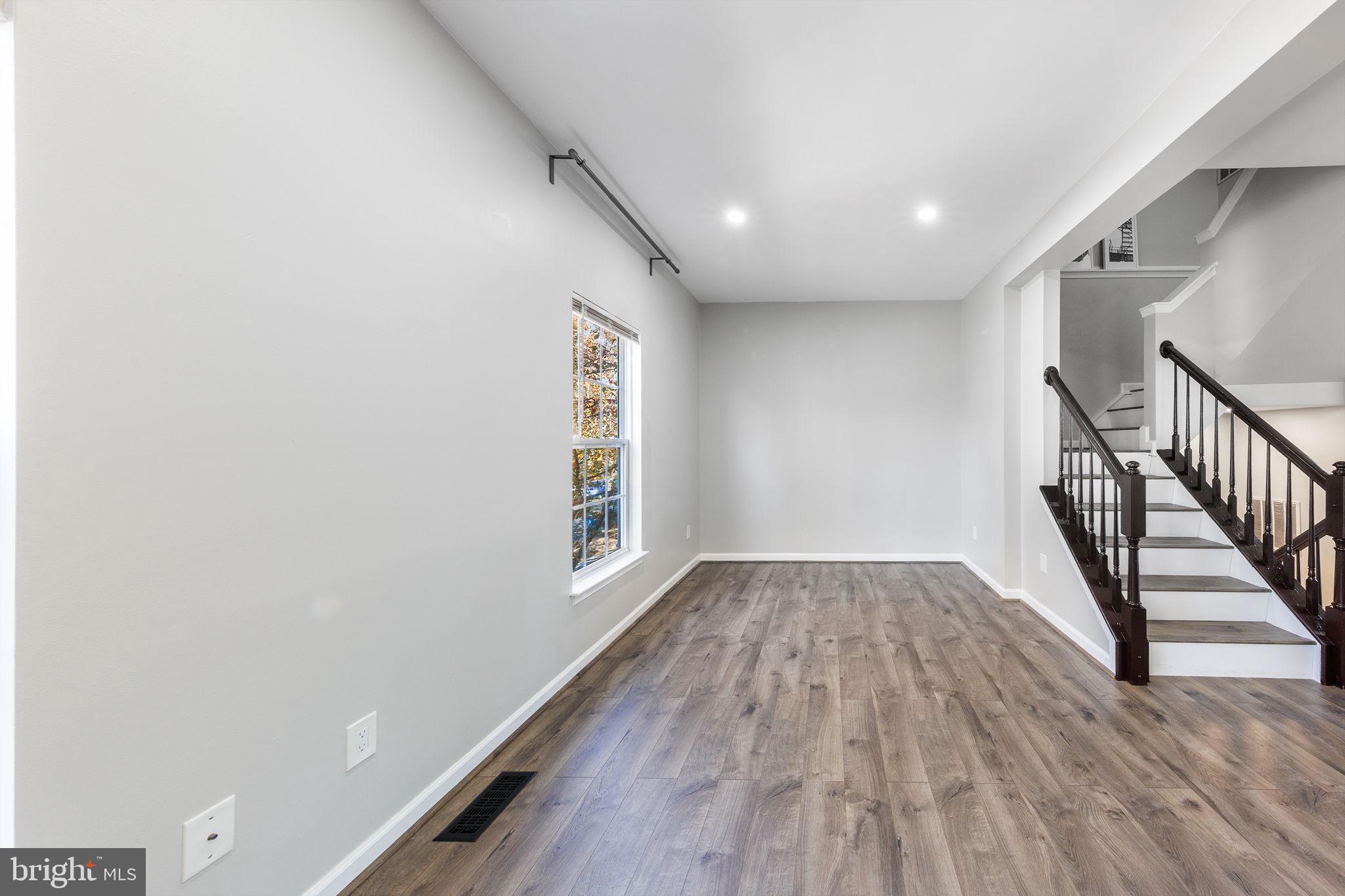 SOUTH RIDING - Residential