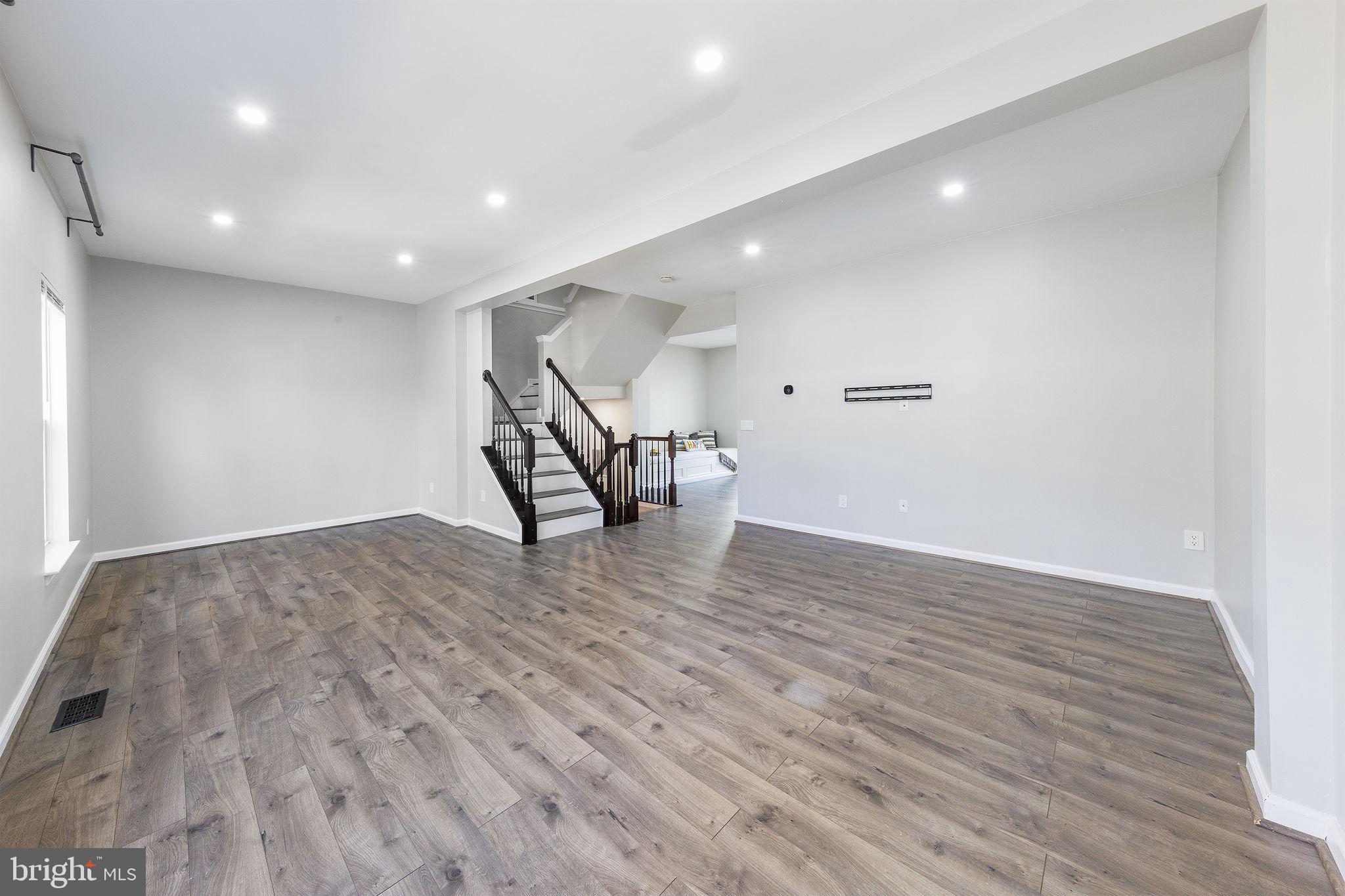 SOUTH RIDING - Residential