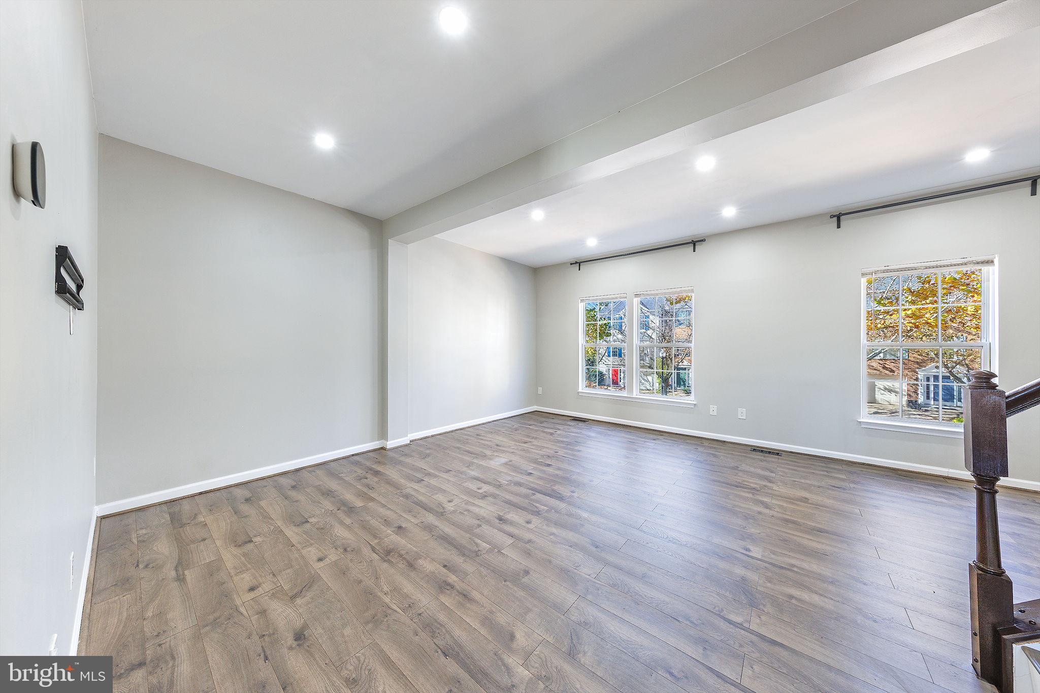 SOUTH RIDING - Residential