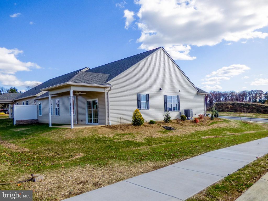 Photo of 616 Bluff Stone Dr, YORK, PA 17402 (MLS # PAYK2093338)