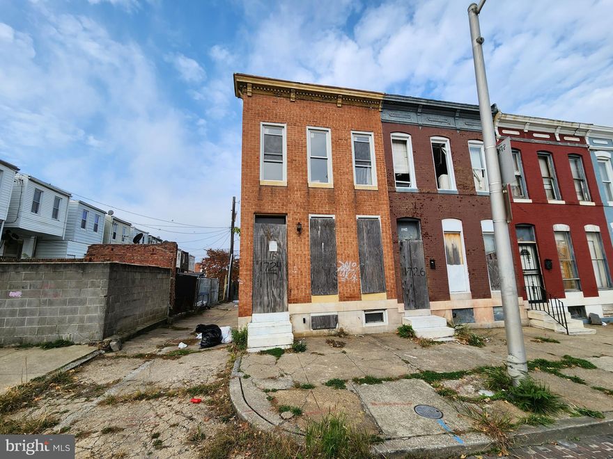ONLINE AUCTION: Bidding begins 11/27/2023 @ 10:00 AM. Bidding ends 11/29/2023 @ 12:00 PM. List Price is Suggested Opening Bid. This 2 story end-unit townhouse is located in the Broadway East neighborhood of Baltimore. The area is conveniently situated near several notable locations, including the Clifton Park Golf Course and Johns Hopkins Hospital. The nearest major traffic artery, N Broadway, provides easy access to the rest of the city.

Deposit to Increase to 10% of the Purchase Price within 48 Hours. Deposit: $5,000.