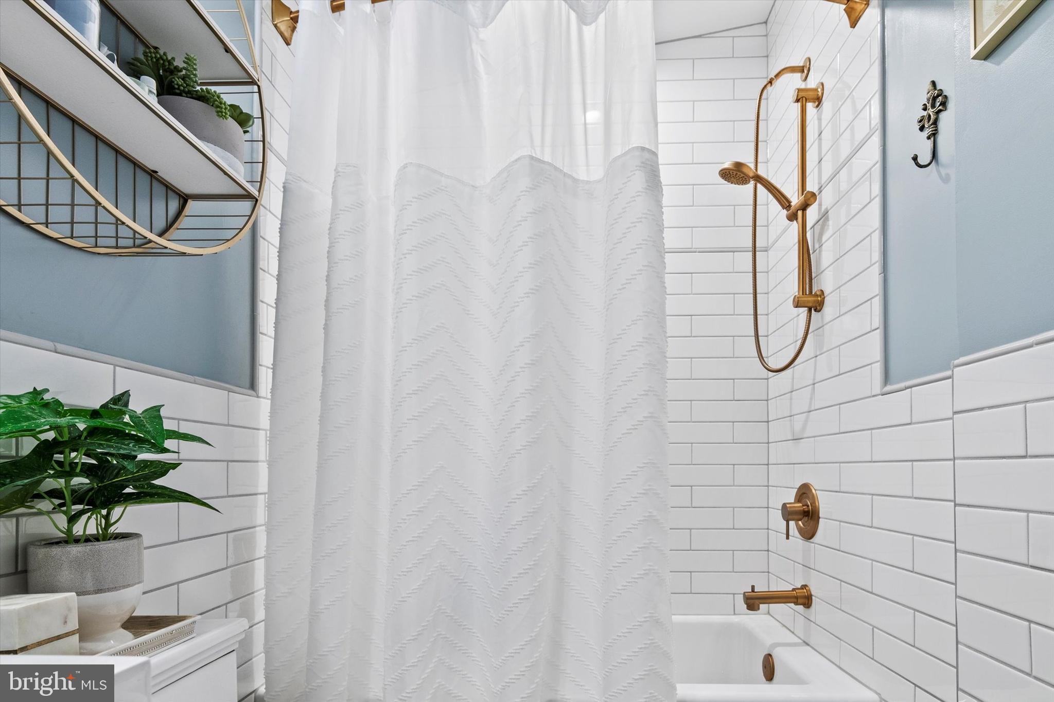 MANTUA - Residential Lease