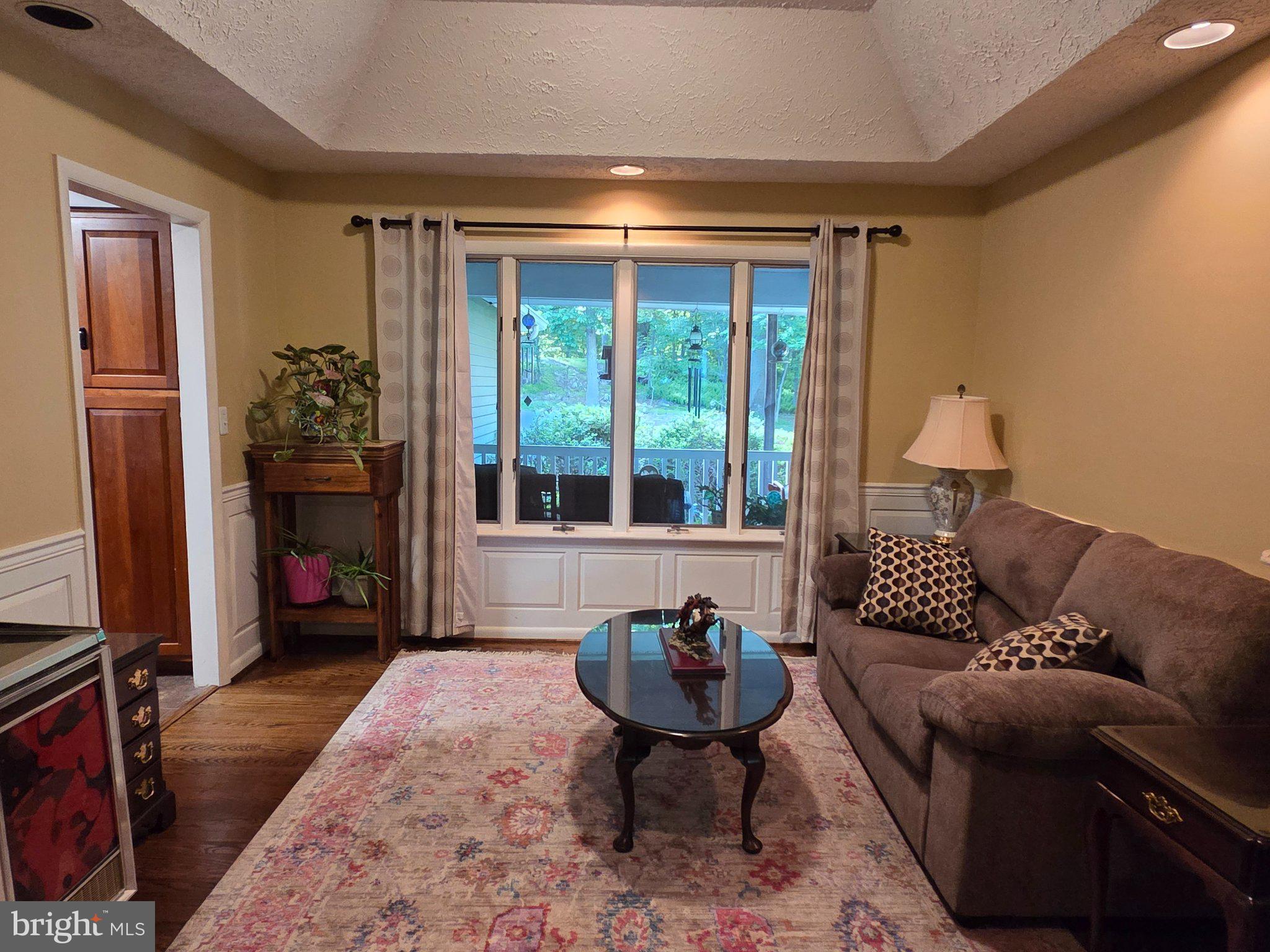 KENMAR MANOR - Residential